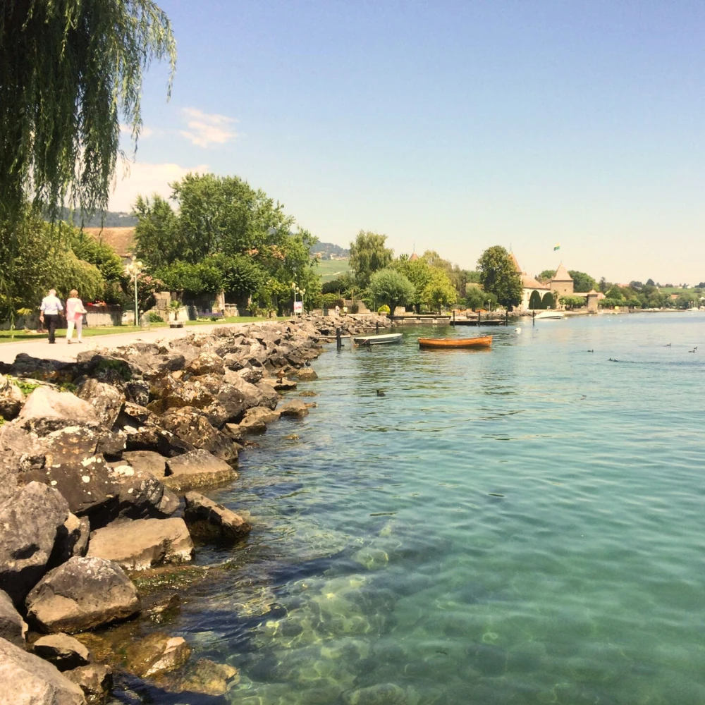 Taxi Rafael au bord du lac Léman à Rolle.