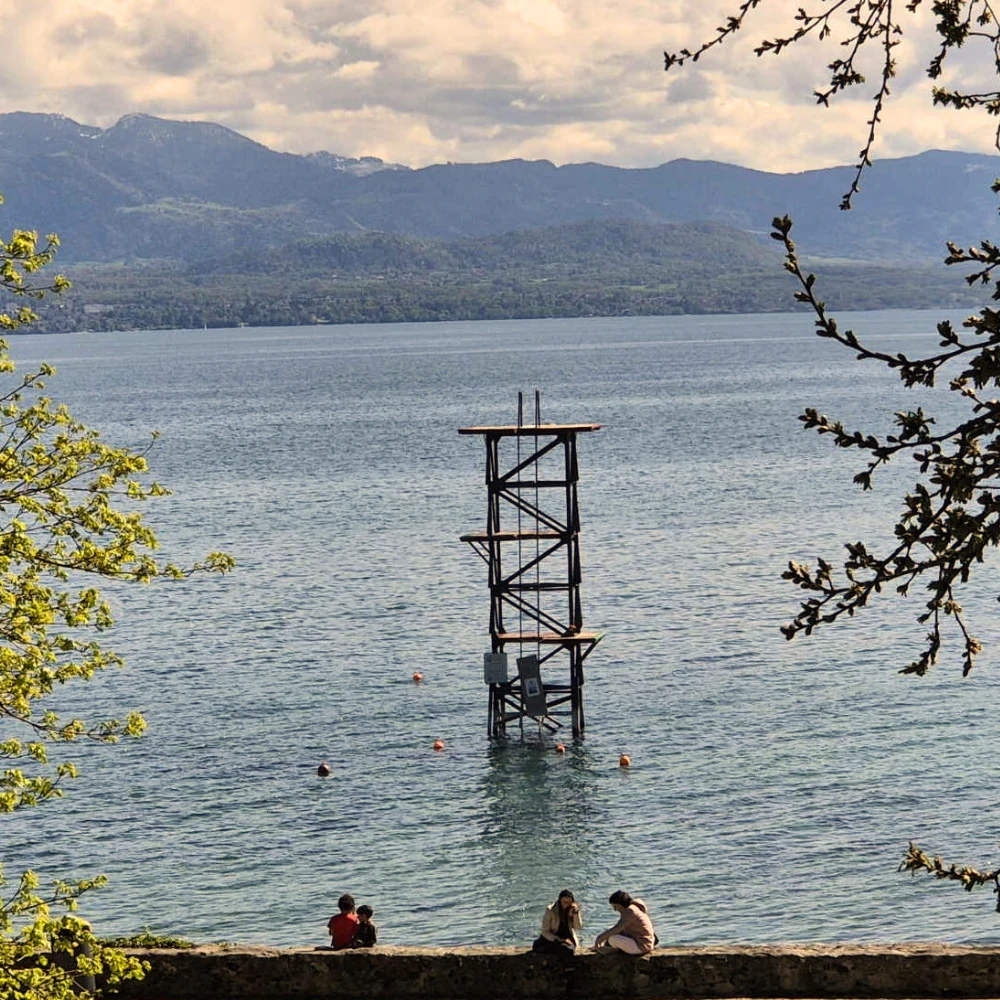 Vue du lac Léman à Saint-Prex pour un trajet en taxi.